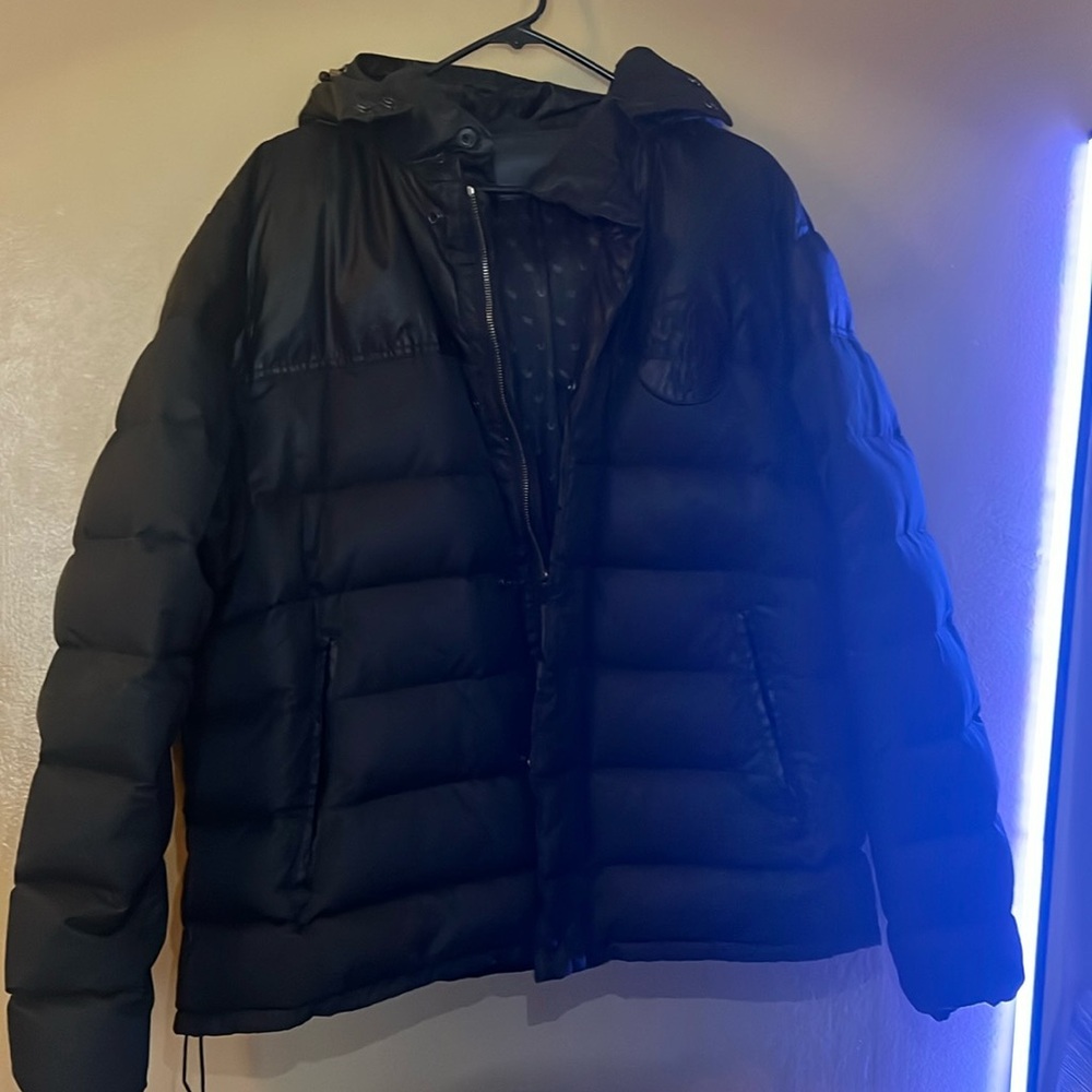 Authentic True Religion Bomber- color is Black- size is 2xl.